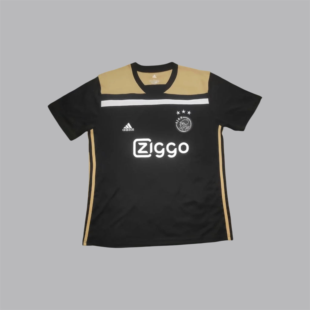 Ajax 18/19 away kit